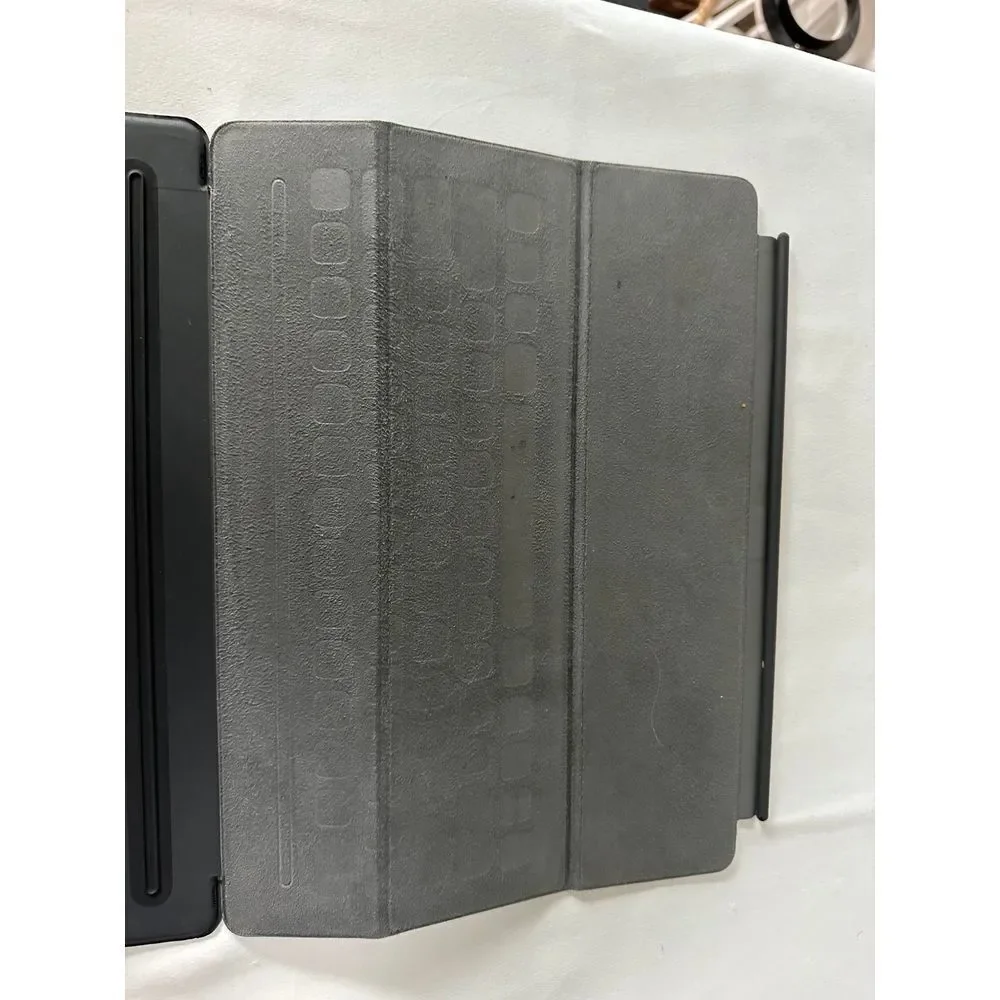 iPad Pro‎ keyboard case gray